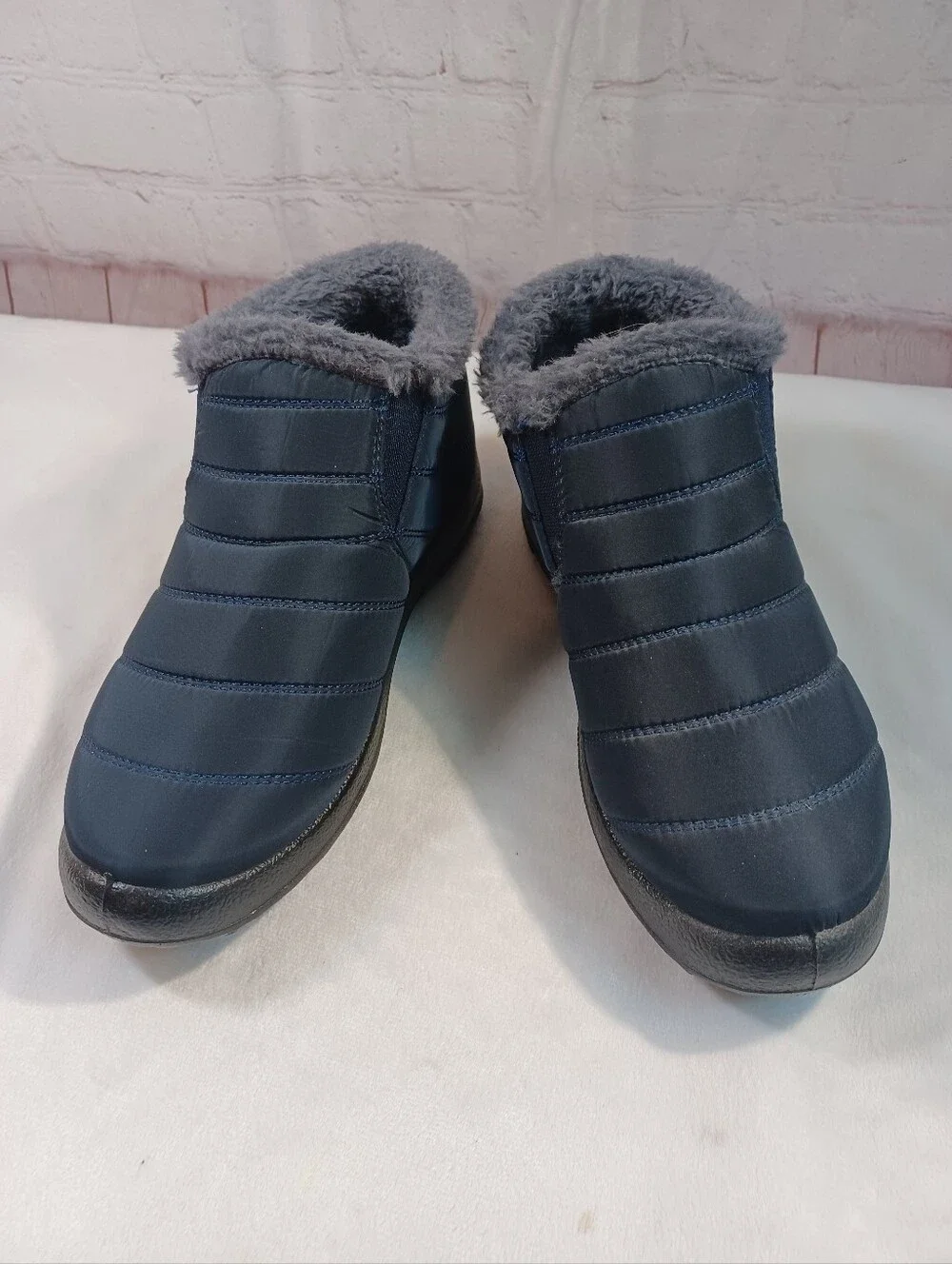 bj women's navy gray quilted faux fur lined winter ankle boots size 9M 40